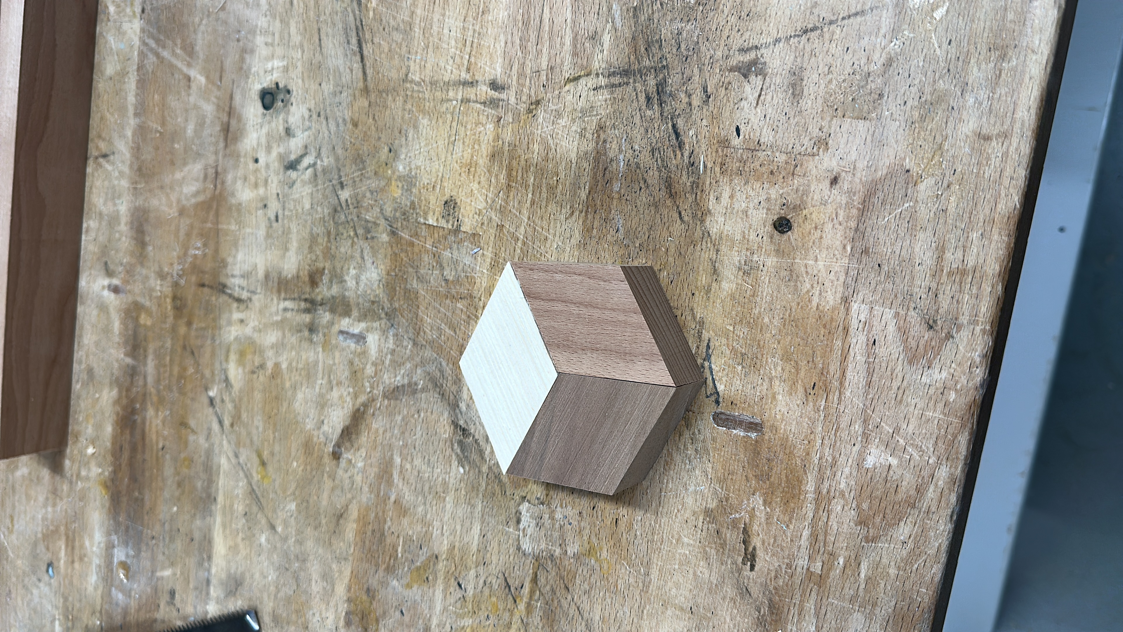 3D Tumbling Cubes Illusion Board