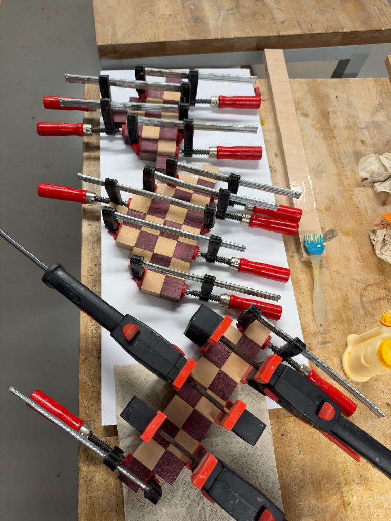 Multi clamp matrix combining F-clamps and quick grips